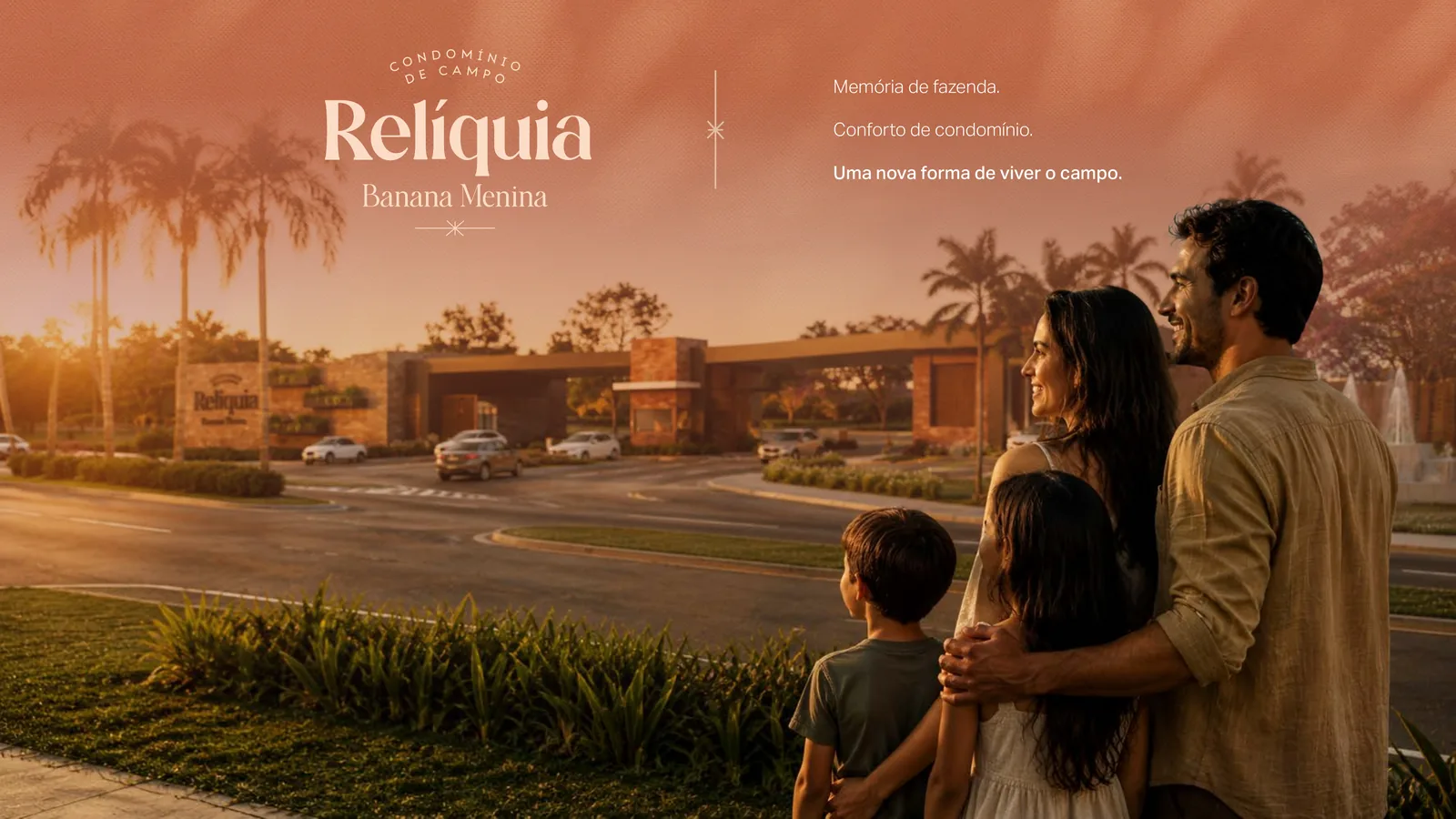 Família observando a portaria do Relíquia ao entardecer